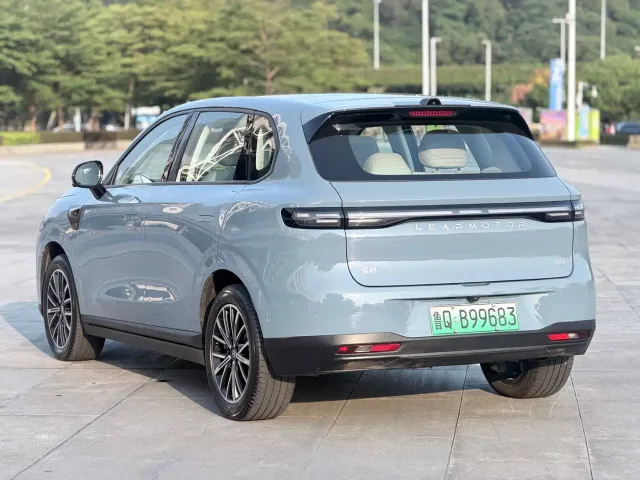 Leapmotor B10 — Фото автомобиля 5