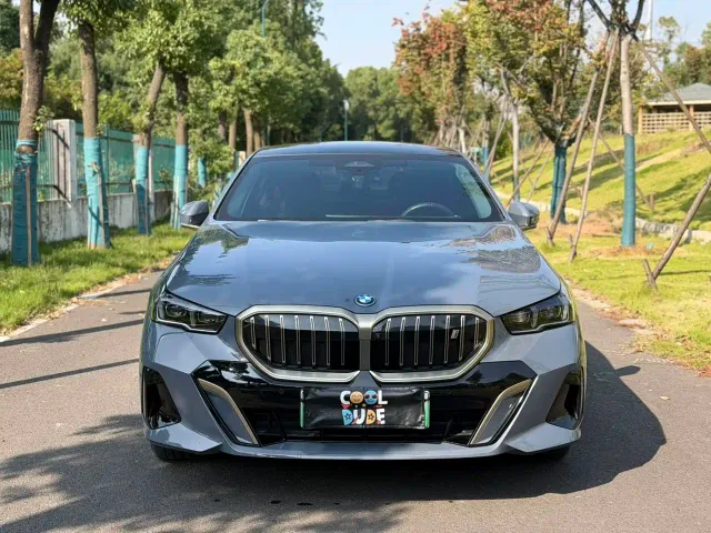 BMW i5 — Фото автомобиля 2