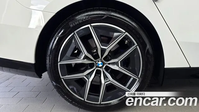 BMW 5-Series — Фото автомобиля 19
