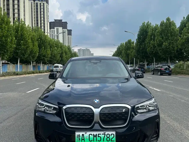 BMW iX3 — Фото автомобиля 2
