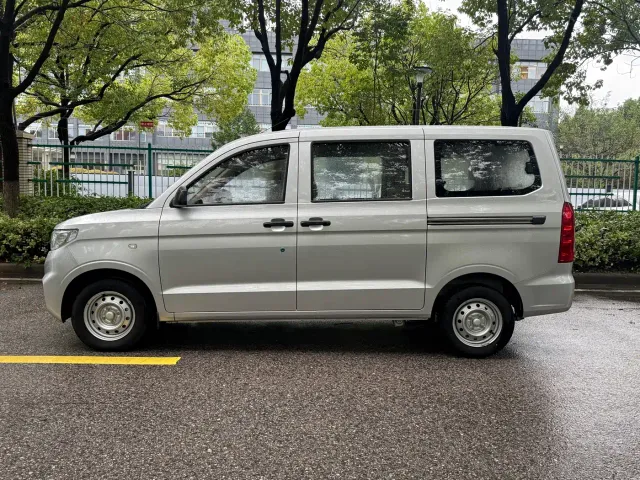 Wuling Hongguang V — Фото автомобиля 3