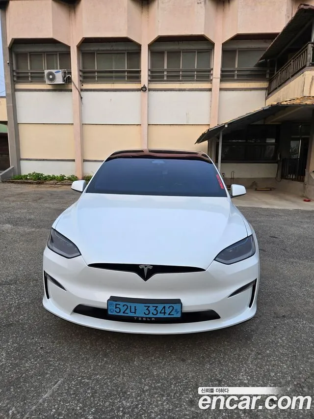 Tesla Model X — Фото автомобиля 4