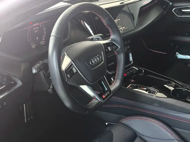 Audi Audi RS e-tron GT 2023 Base Model — Фото автомобиля 15