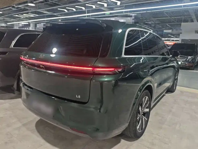Li Auto L8 — Фото автомобиля 6