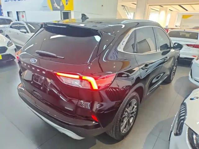 Ford Escape — Фото автомобиля 6