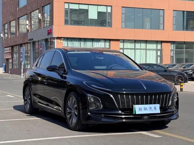 Hongqi E-QM5 — Фото автомобиля 3
