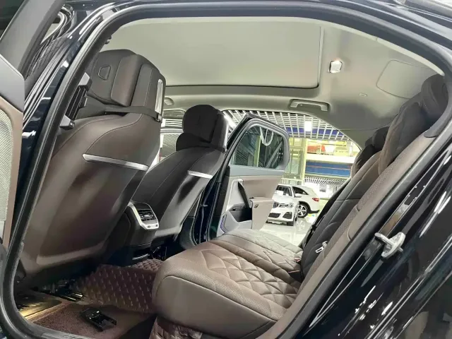 BMW 7 Series — Фото автомобиля 8