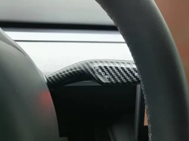 Tesla Model Y — Фото автомобиля 13