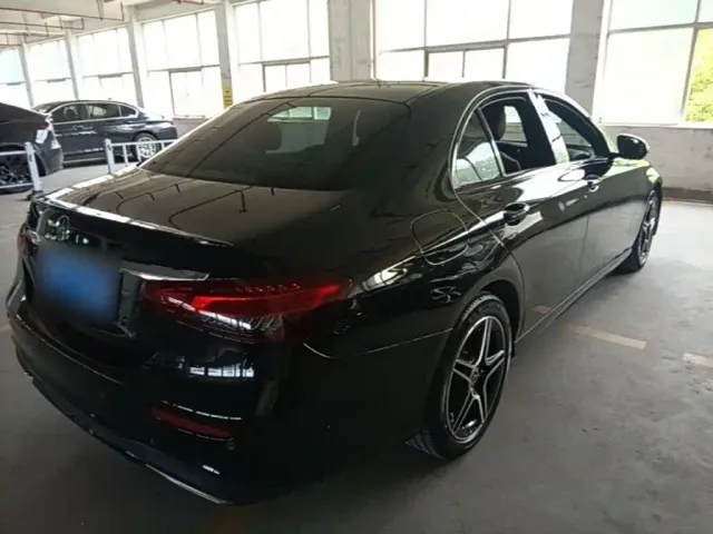 Mercedes-Benz E-Class — Фото автомобиля 6