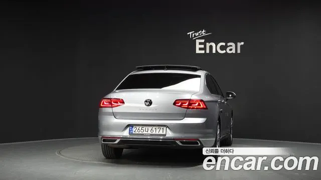 Volkswagen Passat — Фото автомобиля 4