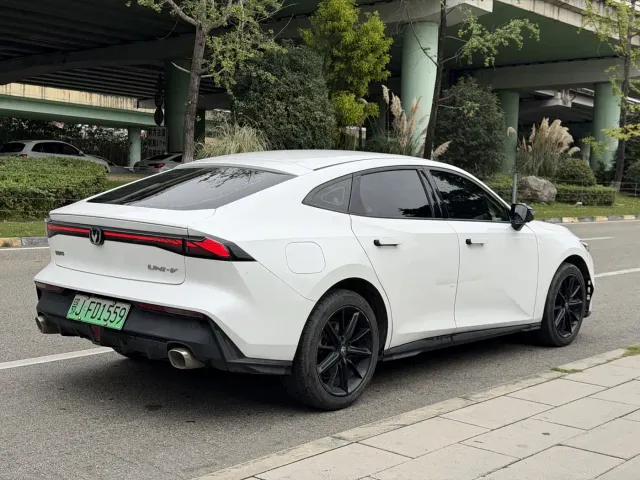 Changan UNI-V — Фото автомобиля 4