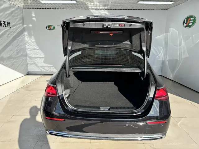 Mercedes-Benz E-Class — Фото автомобиля 28