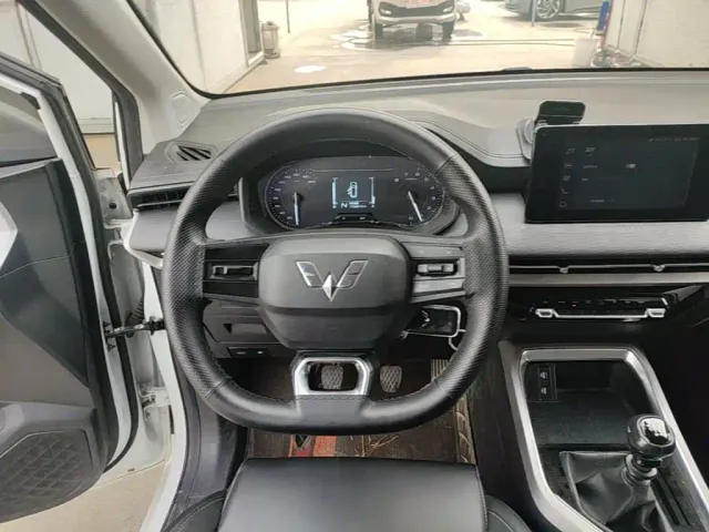 Wuling Jiachen — Фото автомобиля 10