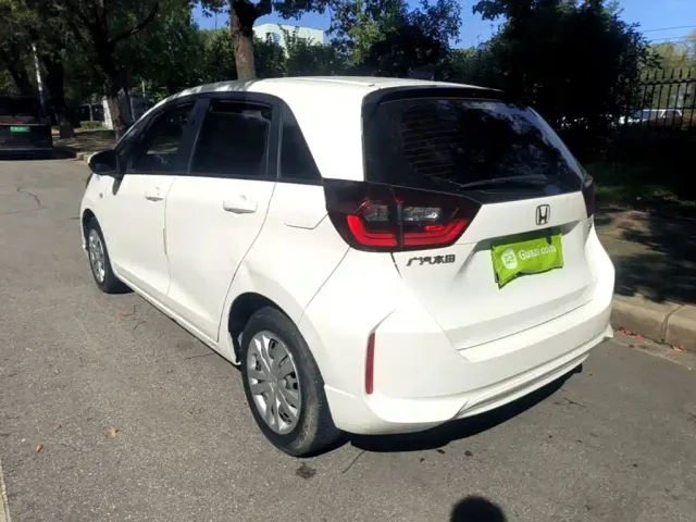 Honda Fit — Фото автомобиля 4