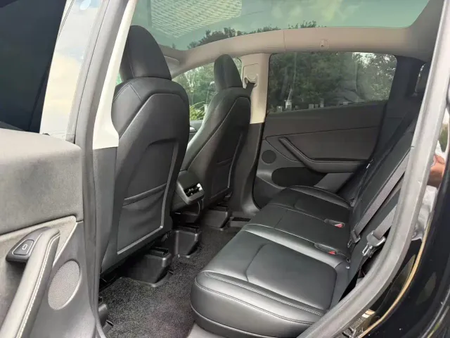 Tesla Model Y — Фото автомобиля 6