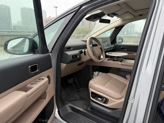 Li Auto MEGA — Фото автомобиля 9