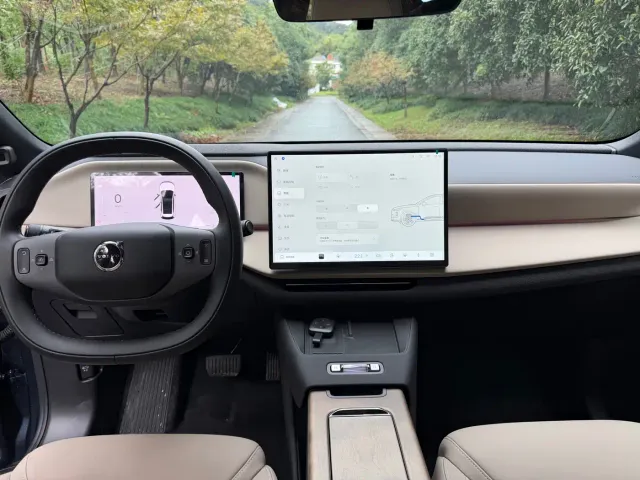 Volvo XC70 Plug-in Hybrid — Фото автомобиля 5