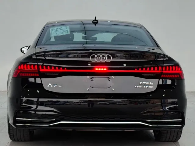 Audi A7L — Фото автомобиля 10