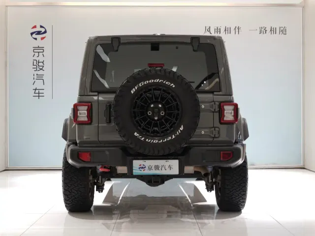 Jeep Wrangler — Фото автомобиля 14