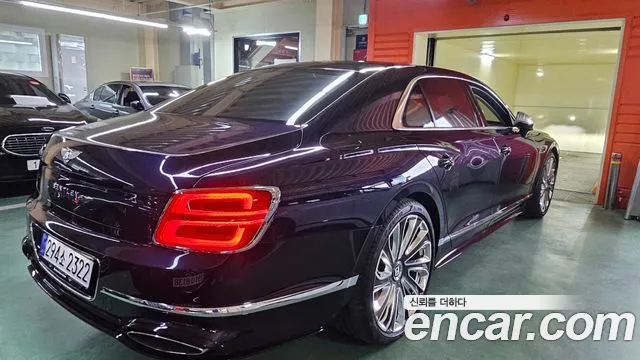 Bentley Flying Spur — Фото автомобиля 4