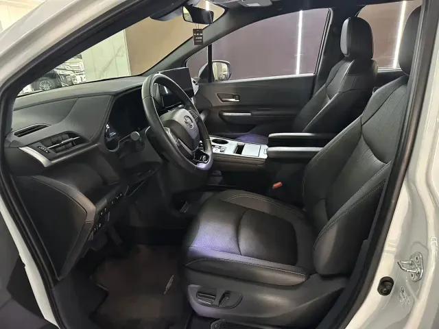 Toyota Sienna — Фото автомобиля 4