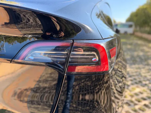 Tesla Model Y — Фото автомобиля 9