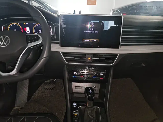 Volkswagen Tiguan L — Фото автомобиля 12