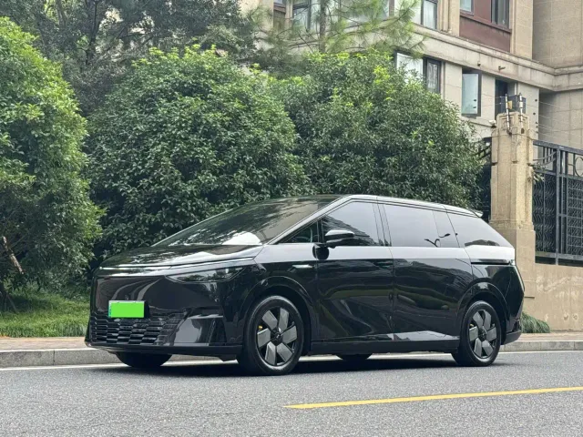 Фотография автомобиля — Xpeng X9