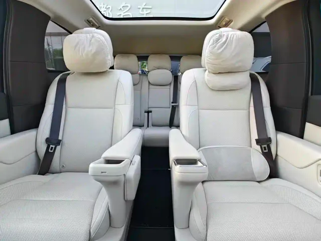 Li Auto MEGA — Фото автомобиля 11