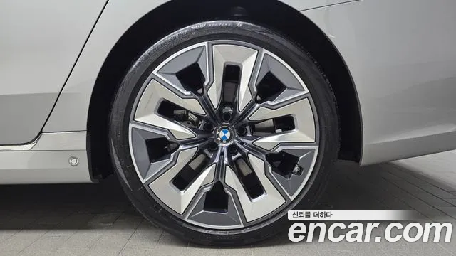 BMW 7-Series 7 серия (G70) 740i xDrive Classic Silver Edition — Фото автомобиля 21