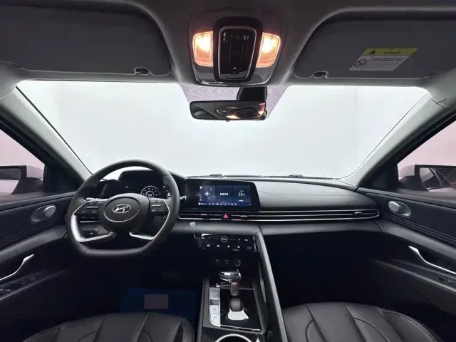 Hyundai Elantra — Фото автомобиля 11