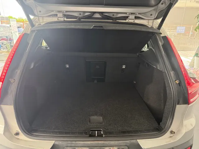 Volvo XC40 — Фото автомобиля 17
