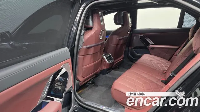 BMW 7 Series G70 — Фото автомобиля 18
