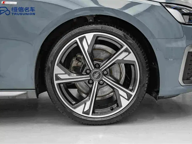 Audi A4L — Фото автомобиля 11