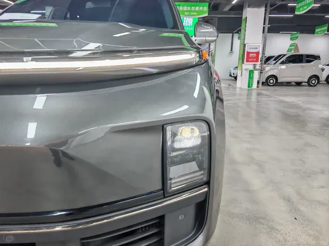Li Auto L8 — Фото автомобиля 14