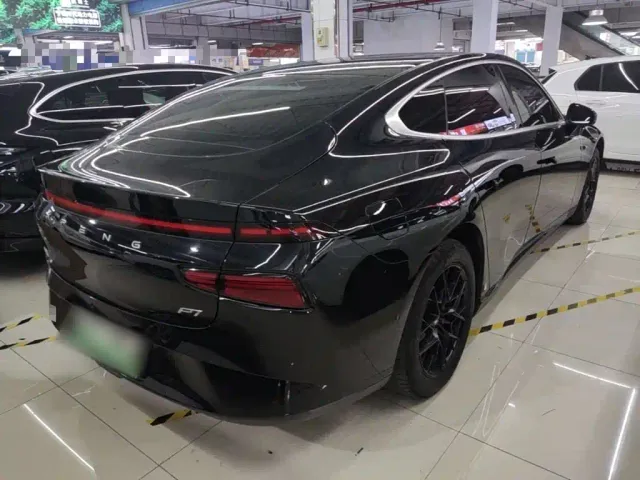Xpeng P7 — Фото автомобиля 6