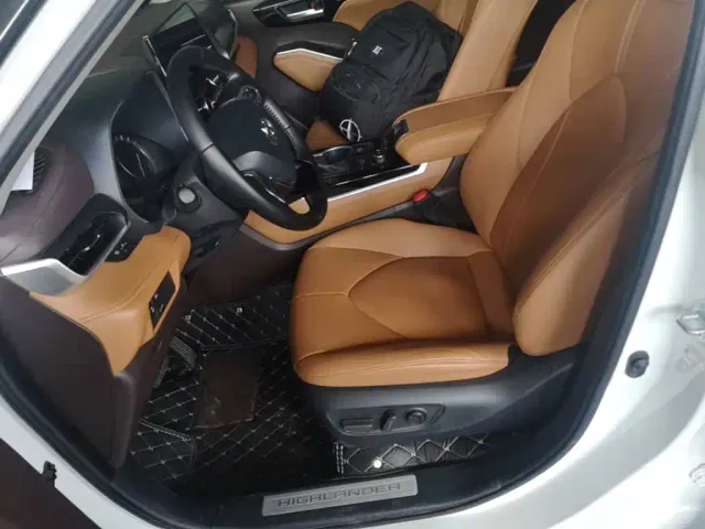 Toyota Highlander — Фото автомобиля 10