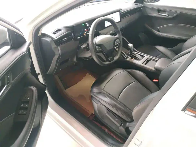 Roewe i5 — Фото автомобиля 15