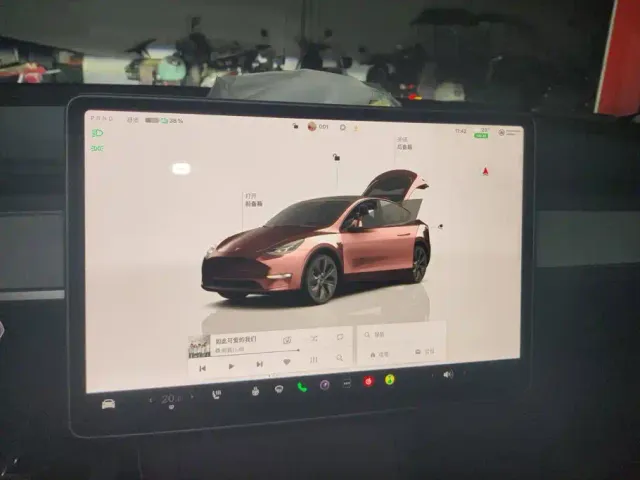 Tesla Model Y — Фото автомобиля 14