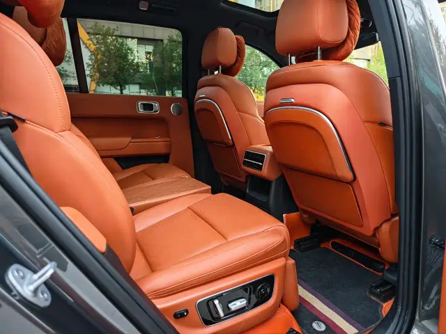 Li Auto L8 — Фото автомобиля 15