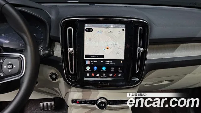 Volvo XC40 — Фото автомобиля 15