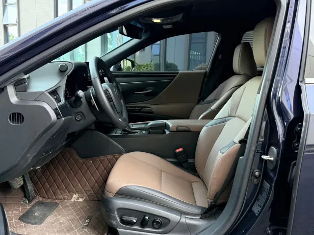 Lexus ES — Фото автомобиля 4
