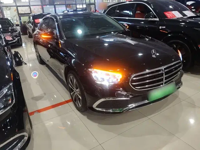 Mercedes-Benz E-Class — Фото автомобиля 3