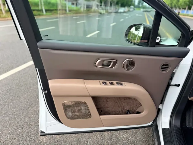 Li Auto i6 — Фото автомобиля 4