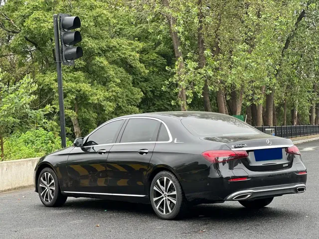 Mercedes-Benz E-Class — Фото автомобиля 7