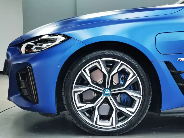 BMW i4 — Фото автомобиля 6