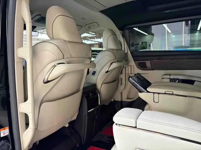Toyota Alphard — Фото автомобиля 23