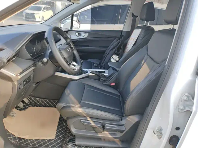Wuling Jiachen — Фото автомобиля 14