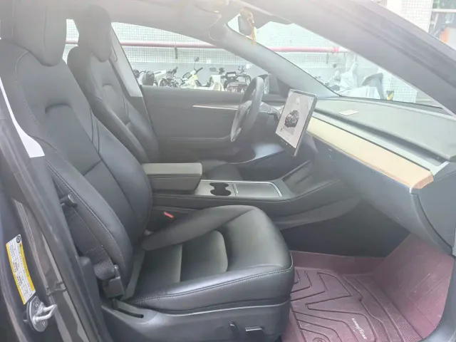 Tesla Model 3 — Фото автомобиля 17