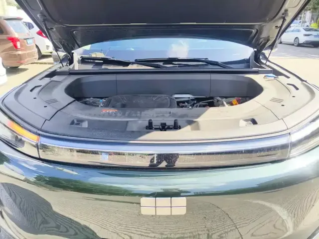 Geely Galaxy Galaxy M9 2025 Base Model — Фото автомобиля 9